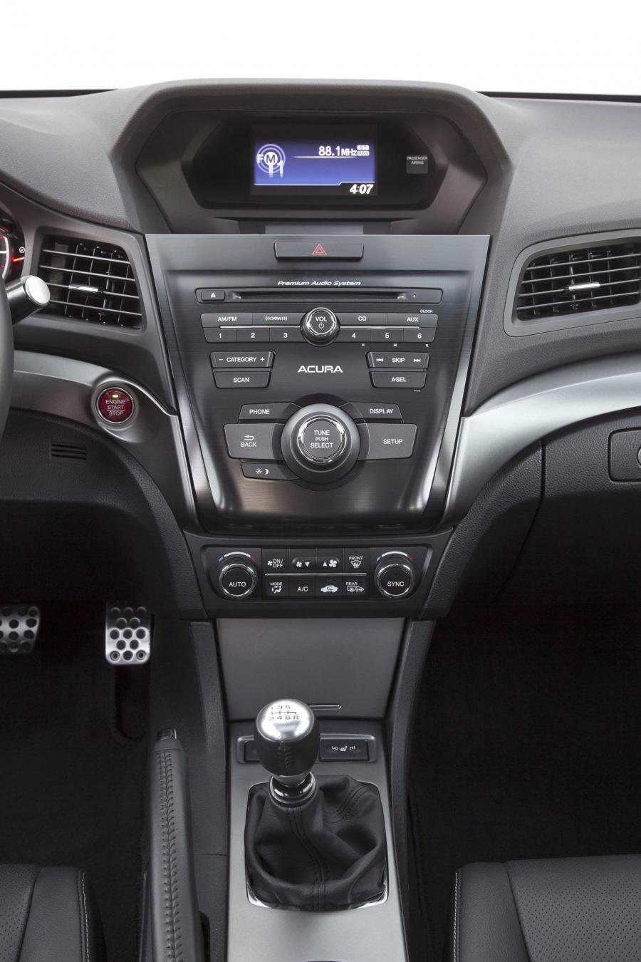 Детали интерьера Acura ILX 2.4L (DE) 2012 года  (фото 6 из 34)